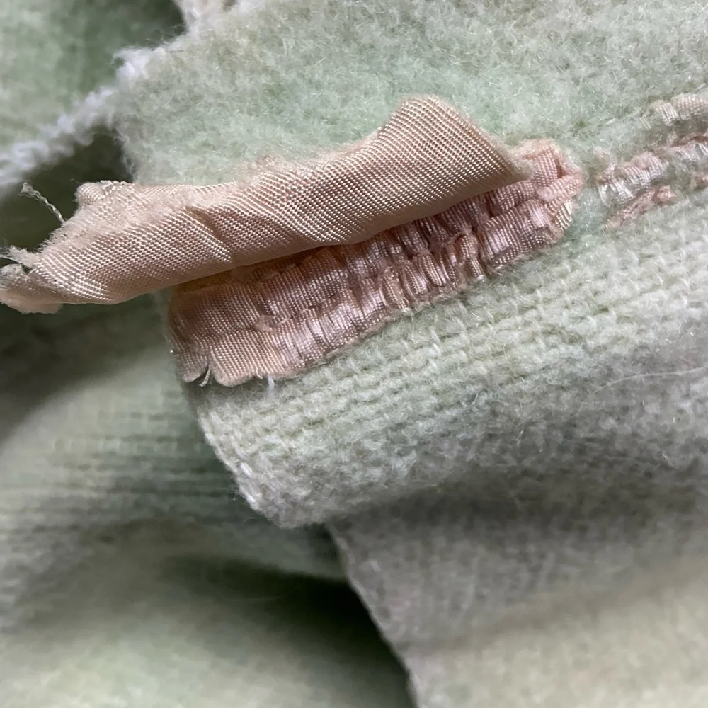 Vintage 1940s/50s mint green wool blanket 58 x 75